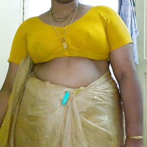 Tamil aunty showing her melon booby - milf