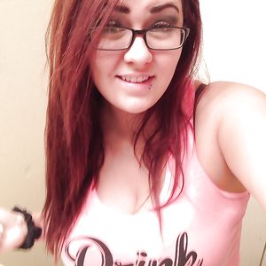 Nicole wants to show you her tits - bbw