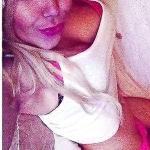 Instagram slut Lauren - blonde