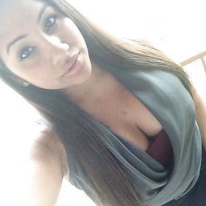 Nice Latina big tits, yes I really do know her - suck my tits