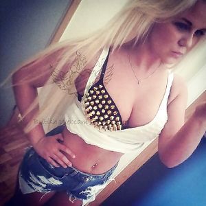 Big tits blonde teen - selfies of social media princess - social media