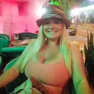 Big Tits Cleavage 3 - rack