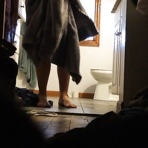 Hot busty wife spied and groped on hidden cam - voyeur