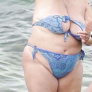 milfs and gilfs in bikini's - big boobs