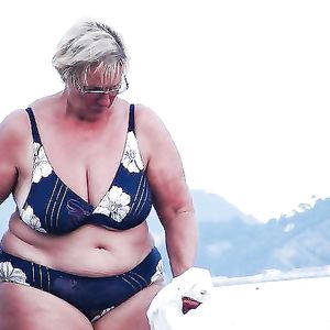 milfs and gilfs in bikini's - big boobs