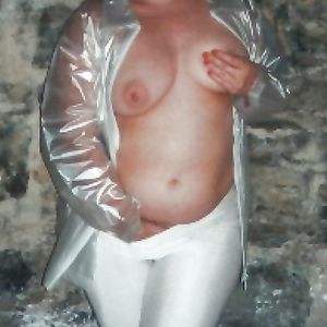 BDSM-Milf halbnackt auf der Stadtmauer - 2 - big boobs