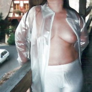 BDSM-Milf halbnackt auf der Stadtmauer - 2 - big boobs