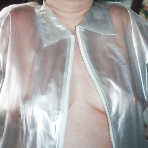 BDSM-Milf halbnackt auf der Stadtmauer - 2 - big boobs