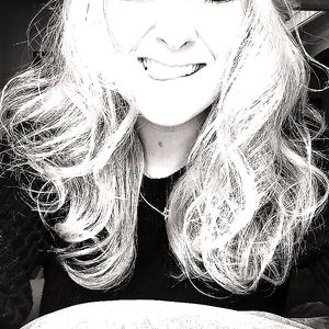 Claire Abbott - blonde