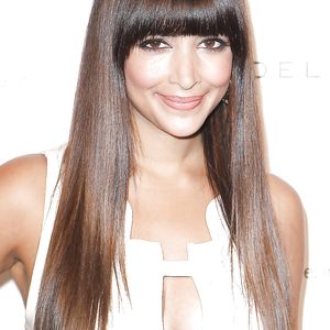 Hannah Simone - big boobs