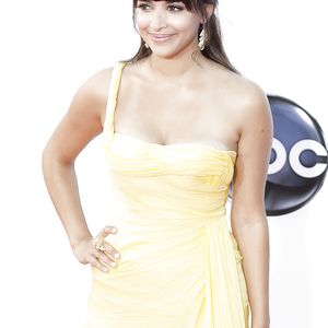 Hannah Simone - big boobs