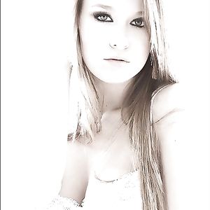 Leanna Decker internetpics - big boobs