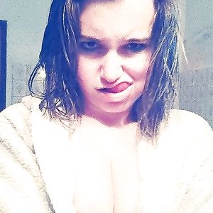 Splendida ventenne fotografa le sue grazie! - teen