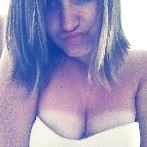 Splendida ventenne fotografa le sue grazie! - teen