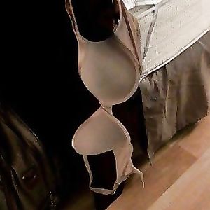 Kristen shows her tits - big boobs