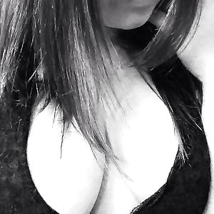 Kristen shows her tits - big boobs