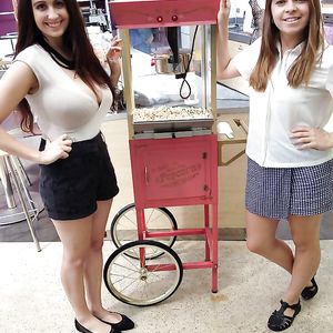 Webtastic Special: The fun, the giant and the other - Vol.46 - big boobs