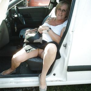 Alluring GILF! - Nigella (Granny) - mature