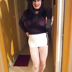 sexy devant mon miroir 3 - upskirt