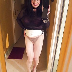 sexy devant mon miroir 3 - upskirt