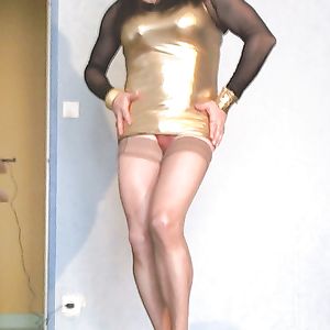 cougar en mini raz la moule - big boobs