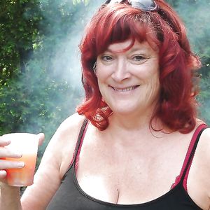 milfs and gilfs looking horny - bbw