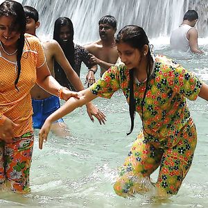 Indian Girl Wet in pool - tits