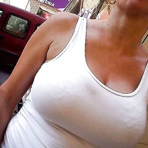 We all Loves Boobs - voyeur