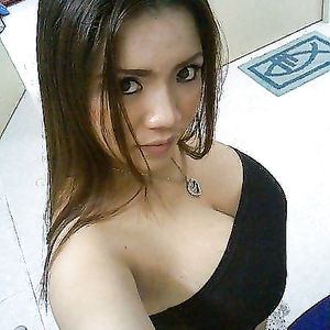 Thick malay with huge knockers - tits