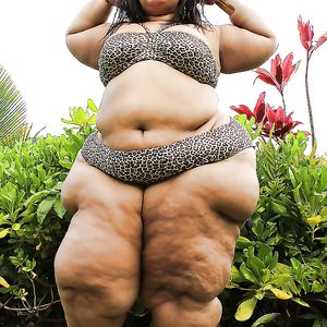 A 2582 - black and ebony