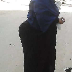 ARAB AMATEUR MUSLIM BEURETTE HIJAB BNAT BIG ASS vol.35 - brunette