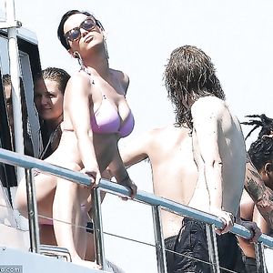 Katy Perry Sexy Bikini Sydney Harbour - big boobs