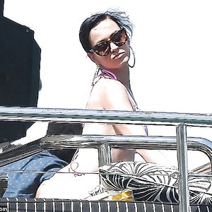 Katy Perry Sexy Bikini Sydney Harbour - big boobs