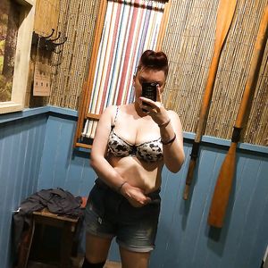 british Elisabeth - big boobs