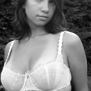 Busty Teen Posing - brunette