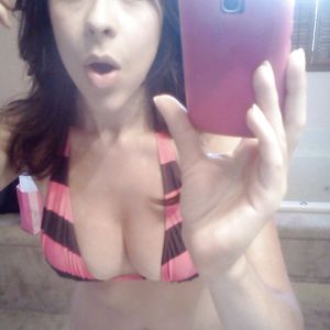 Bikini girl in th bath - brunette