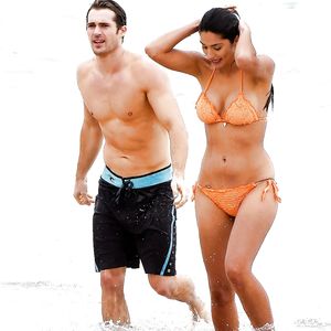 Pia Miller Super Sexy in Bikini On Set at Palm Beach - celebrity