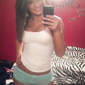 petite pute - big boobs