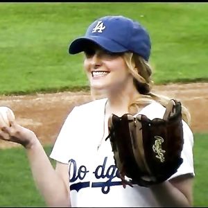 Sexy Melissa Rauch - celebrity