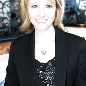 Sexy Melissa Rauch - celebrity