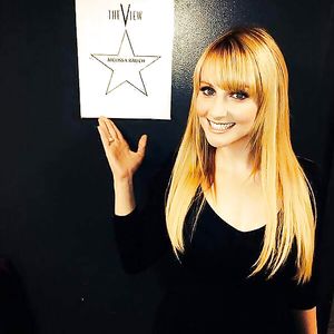 Sexy Melissa Rauch - celebrity