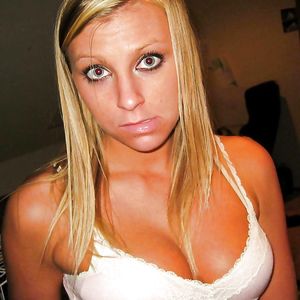 sexy blonde salope - big boobs