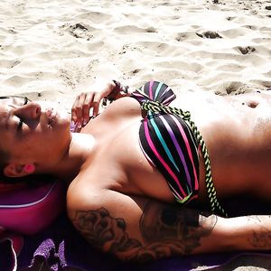 chienne facebook 2 - big boobs