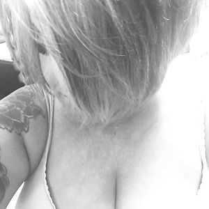 Black and white - milf