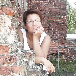 modest bitch Elena - big boobs