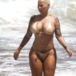 Amber Rose Topless And G-String Cameltoe In Maui - celebrity