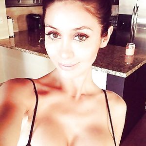 Clevage Cumsluts - big boobs