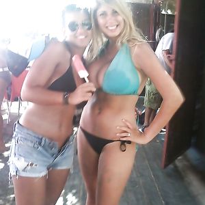 Clevage Cumsluts - big boobs