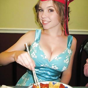 Clevage Cumsluts - big boobs