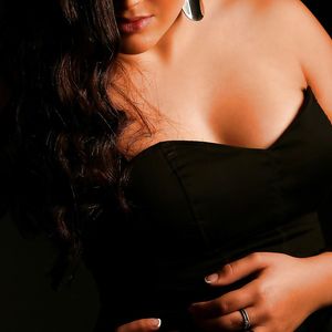 iranian slut Annahita - tits